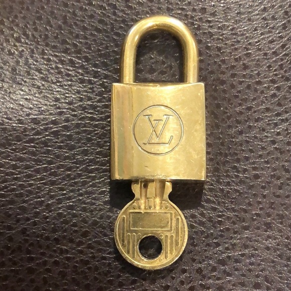 Vintage LV Louis Vuitton Padlock Lock & Key 222 Angel Number - Picture 10 of 10